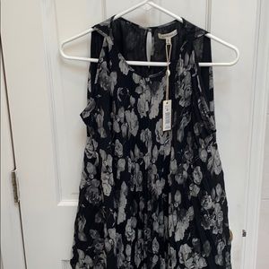 MAX studio tank